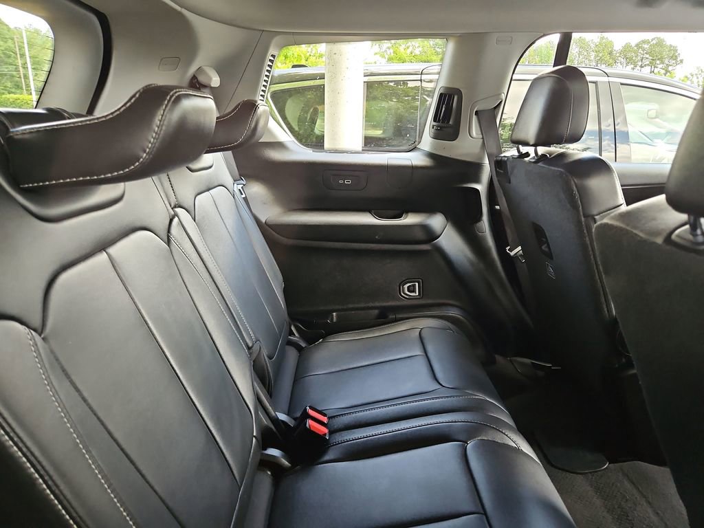 Used 2022 Jeep Grand Cherokee L Limited RWD image 11