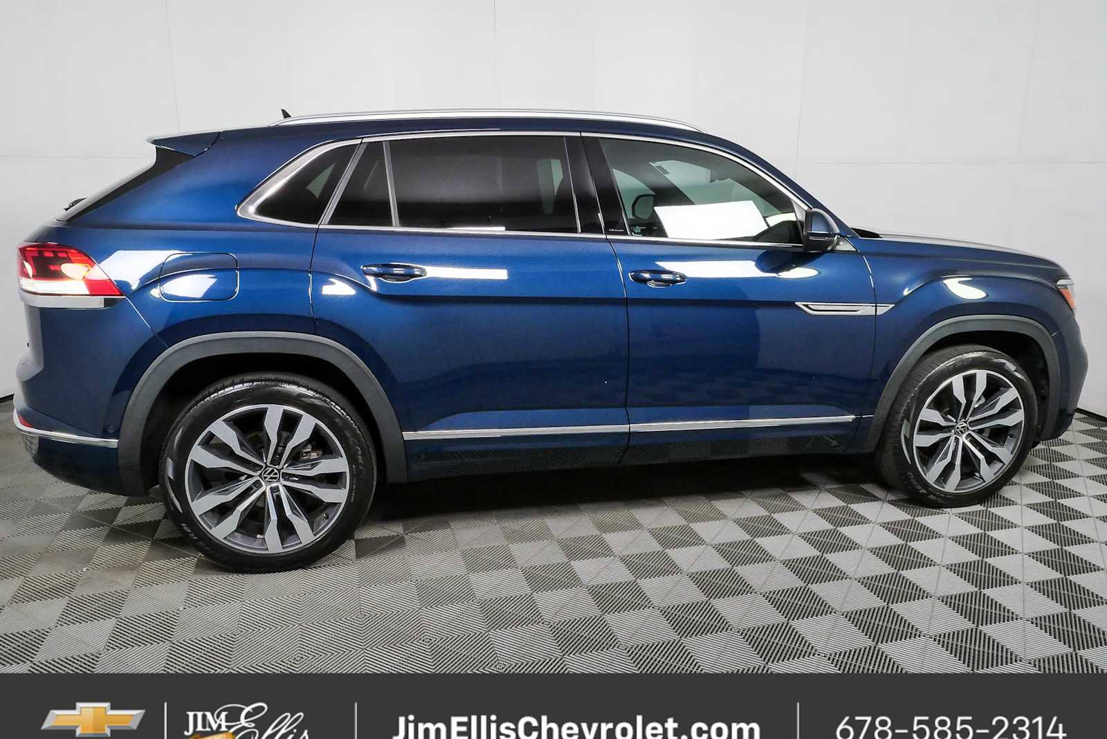 Used 2022 Volkswagen Atlas Cross Sport SEL Premium R-Line AWD/4WD image 2
