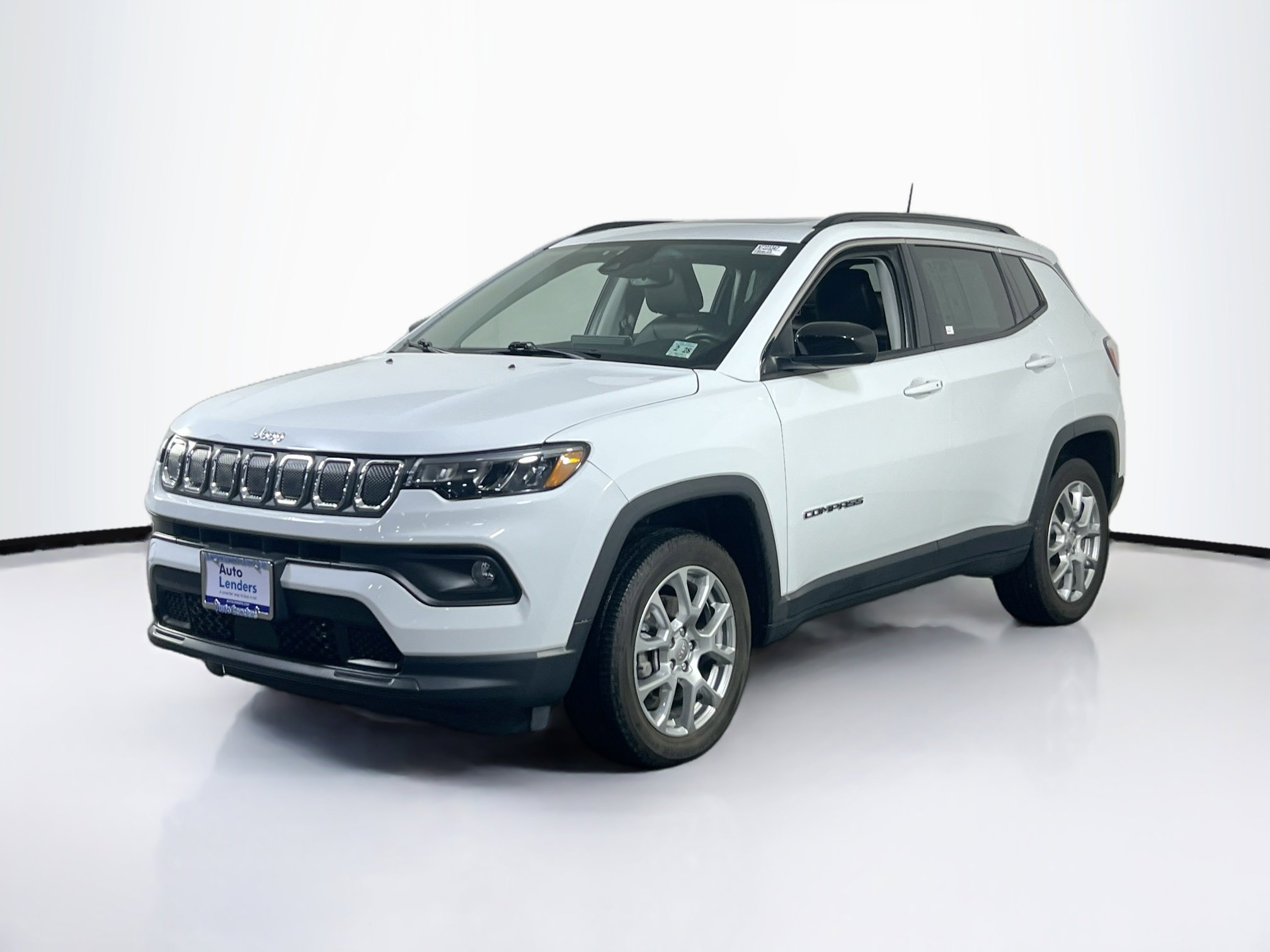 Used 2022 Jeep Compass Latitude w/ Sun and Sound Group AWD/4WD image 1