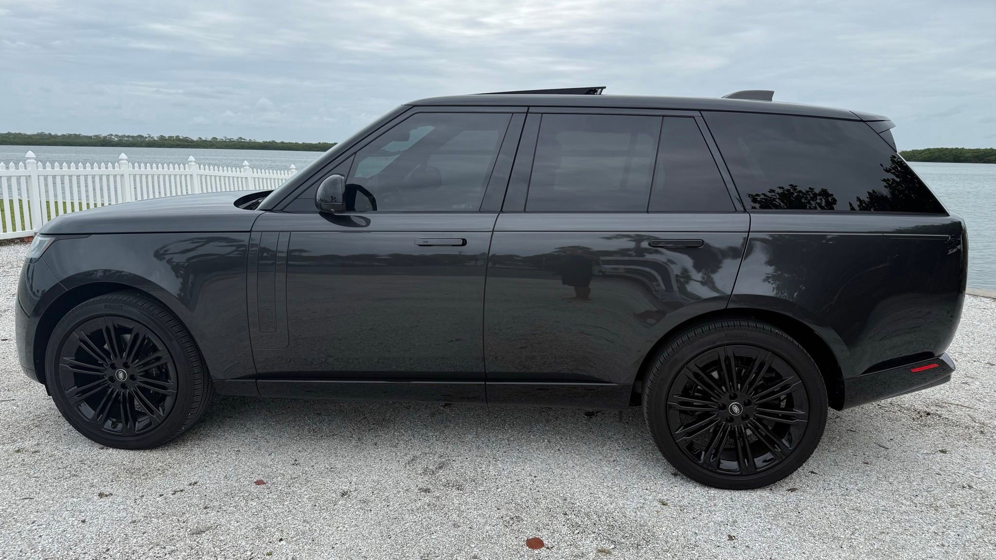Used 2025 Land Rover Range Rover SE AWD/4WD image 5