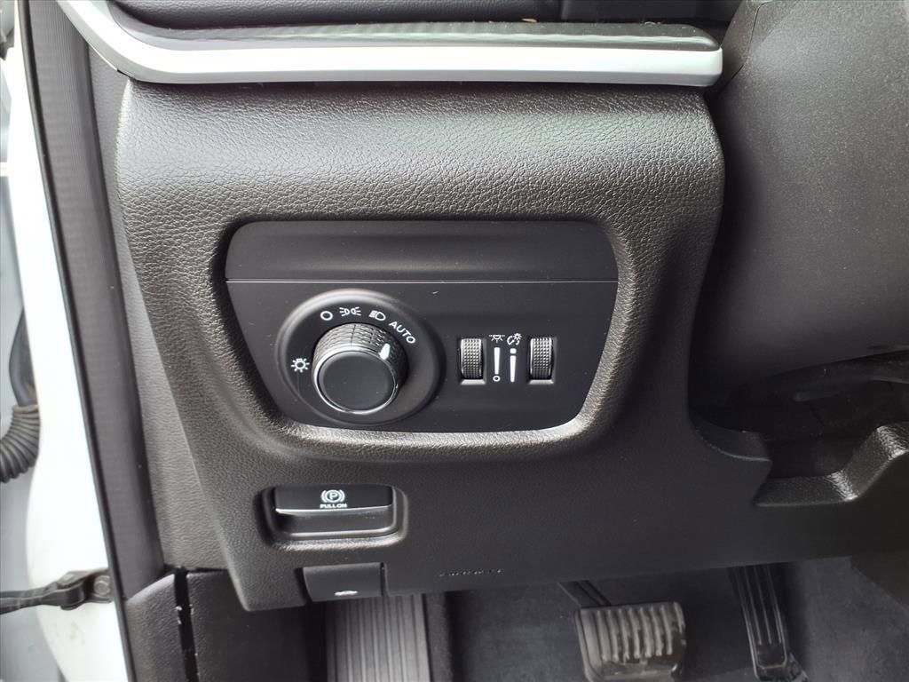 Used 2023 Jeep Grand Cherokee L Laredo image 13