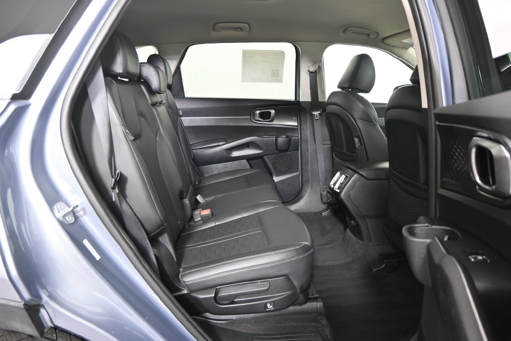 Used 2025 Kia Sorento S FWD image 15