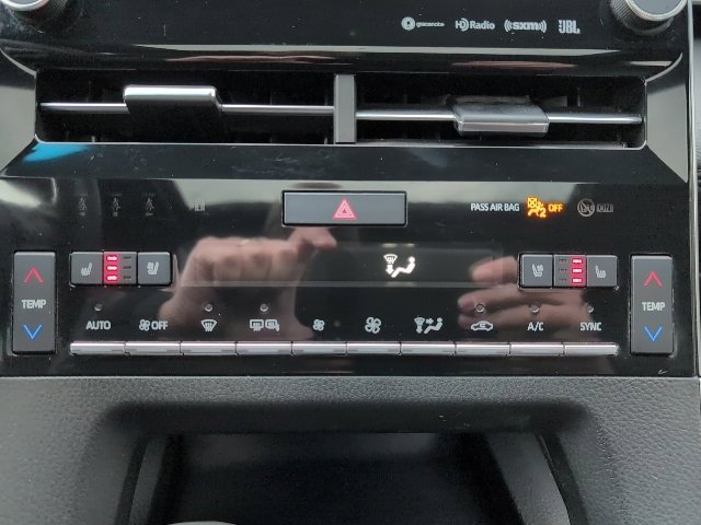 Used 2022 Toyota Avalon Limited image 19