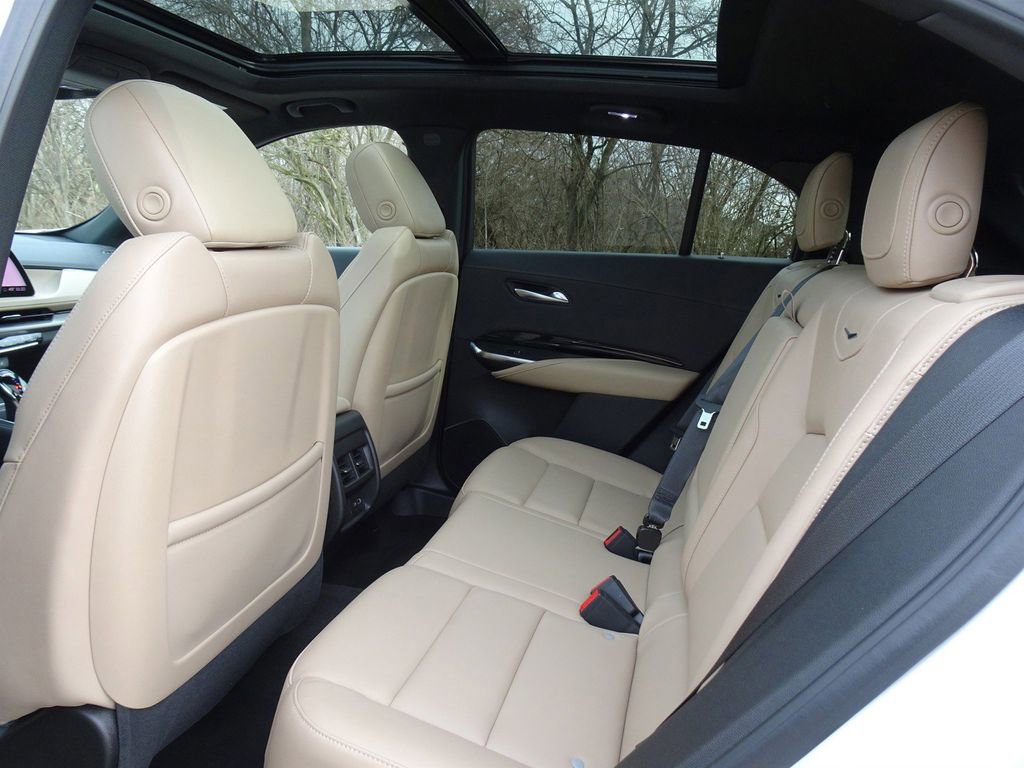 Certified 2024 Cadillac XT4 Luxury w/ Cold Weather Package image 14