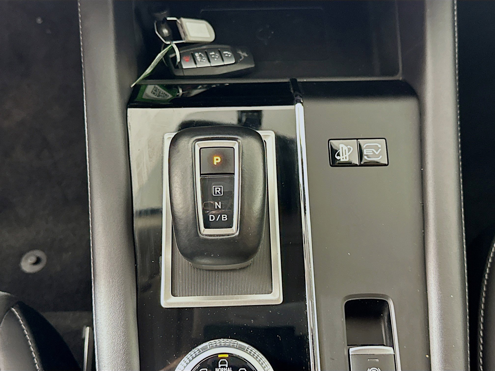 Used 2024 Mitsubishi Outlander 4WD Plug-In Hybrid image 24