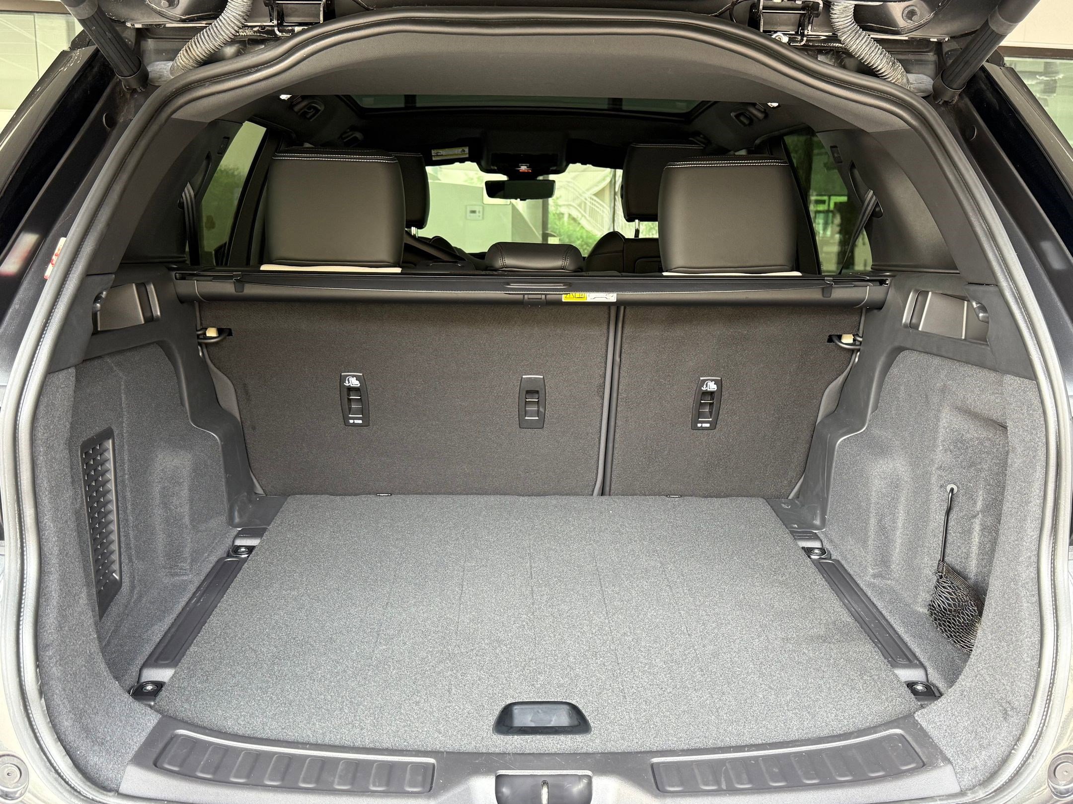 Certified 2025 Land Rover Discovery Sport Dynamic SE image 24