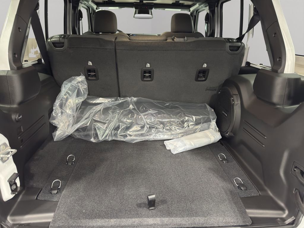 New 2026 Jeep Wrangler Unlimited Rubicon AWD/4WD image 8