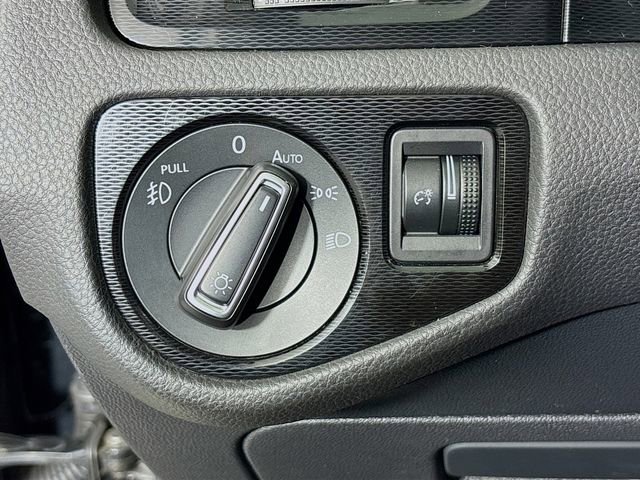 Used 2017 Volkswagen GTI SE image 10