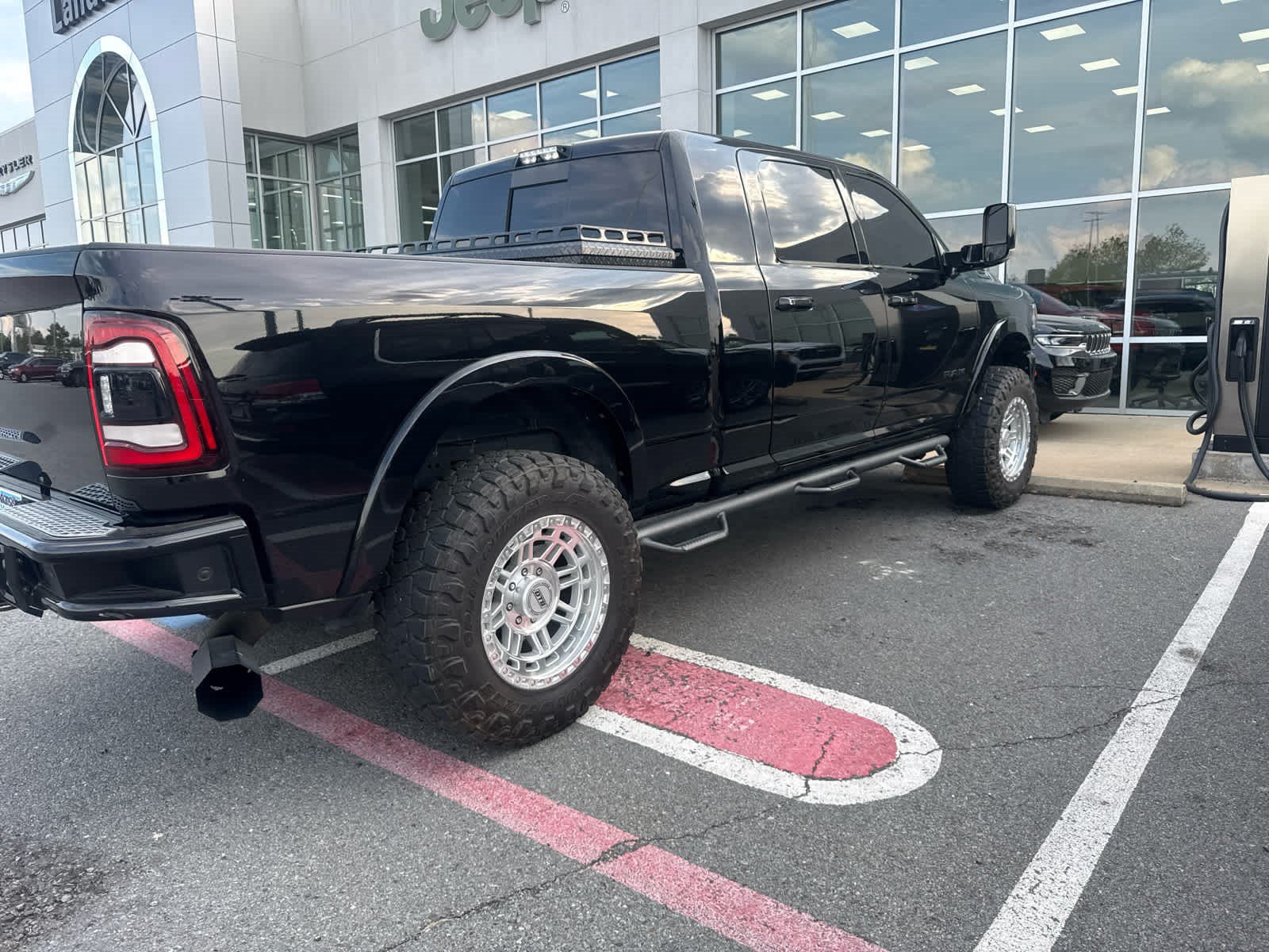 Used 2021 RAM 2500 Laramie w/ Night Edition AWD/4WD image 2