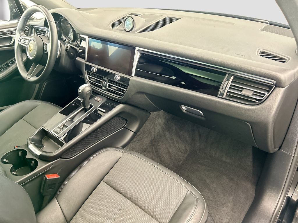Certified 2024 Porsche Macan AWD/4WD image 19