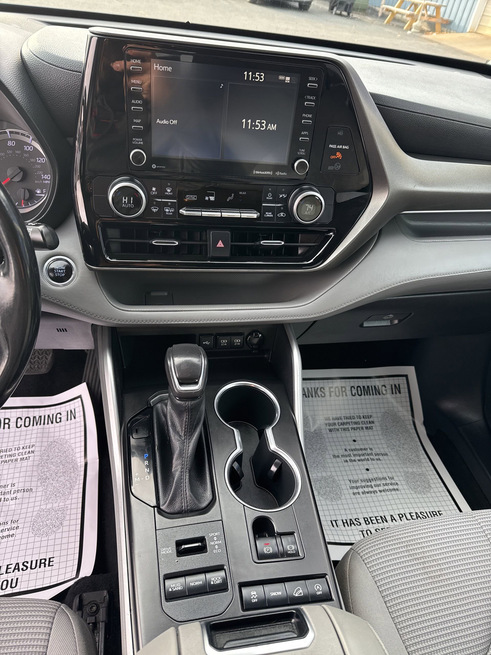 Used 2021 Toyota Highlander LE AWD/4WD image 16