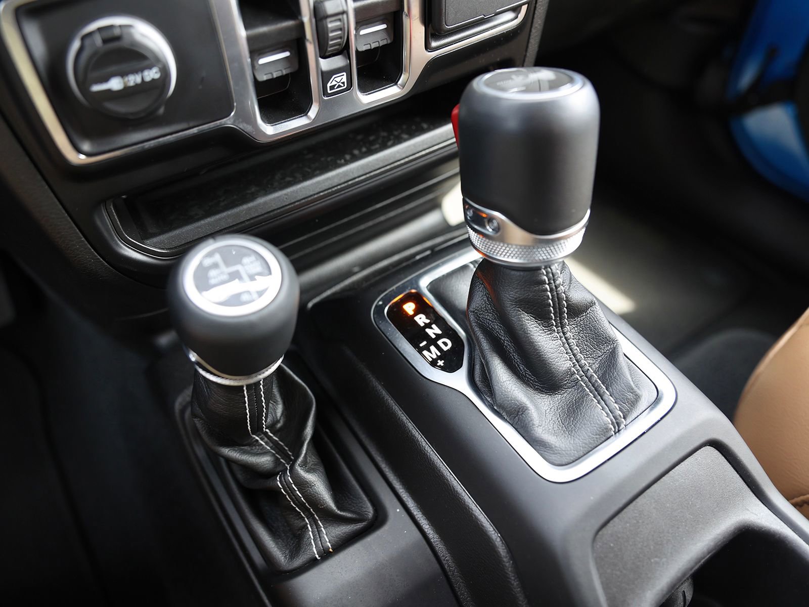 Used 2023 Jeep Wrangler Unlimited Sahara AWD/4WD image 32