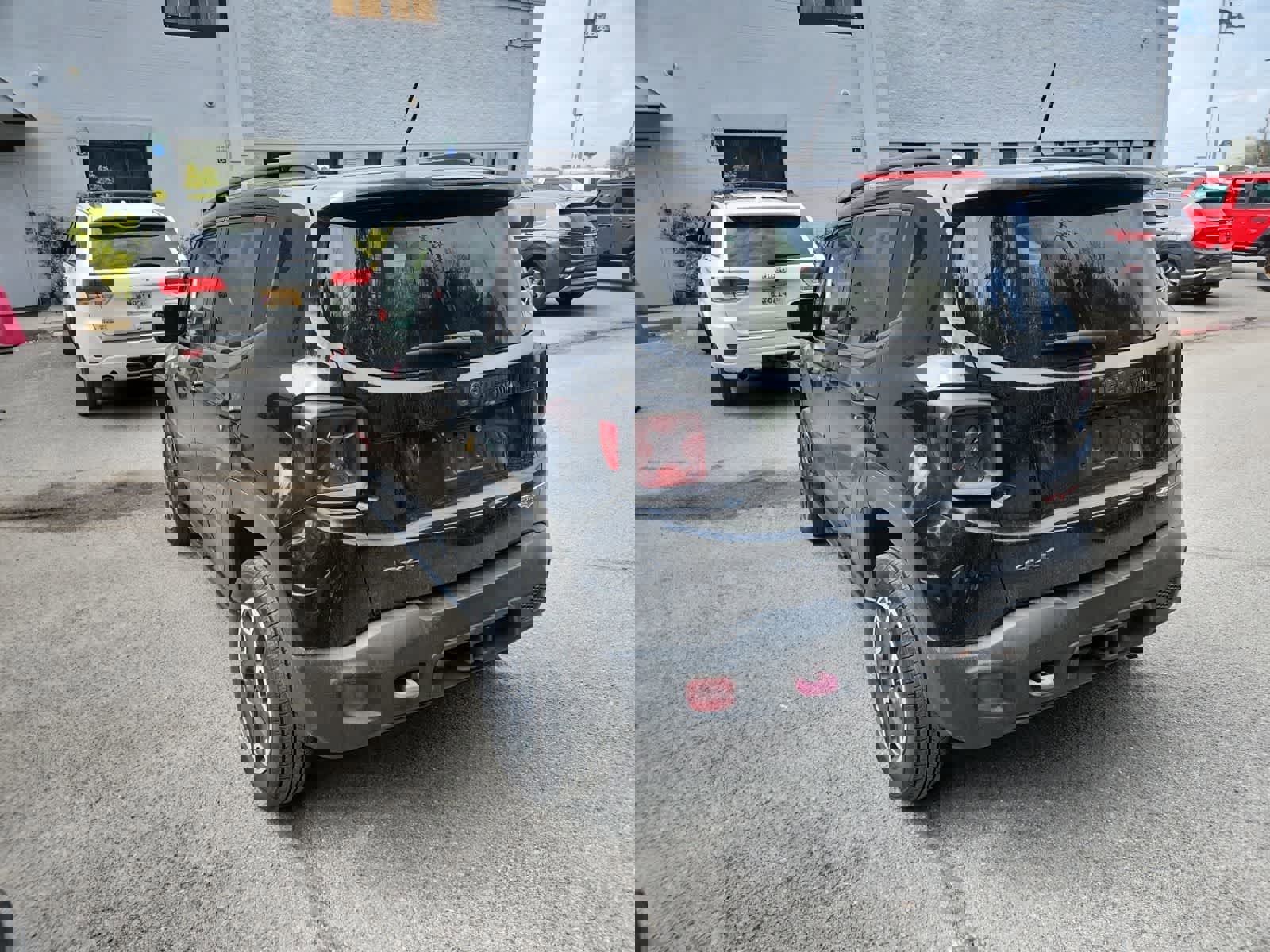 Used 2017 Jeep Renegade Trailhawk image 3