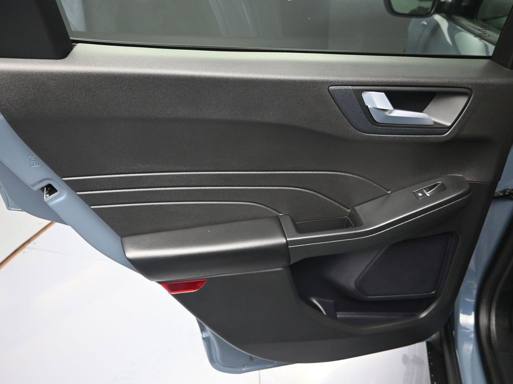 Used 2024 Ford Escape ST-Line Select w/ Class II Trailer Tow Package image 27