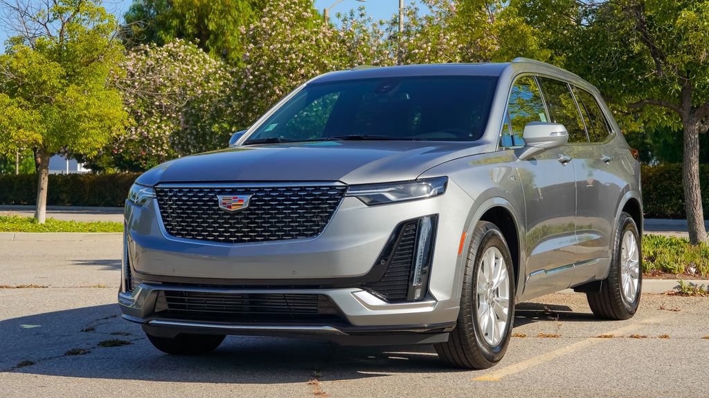 Certified 2025 Cadillac XT6 Luxury image 2