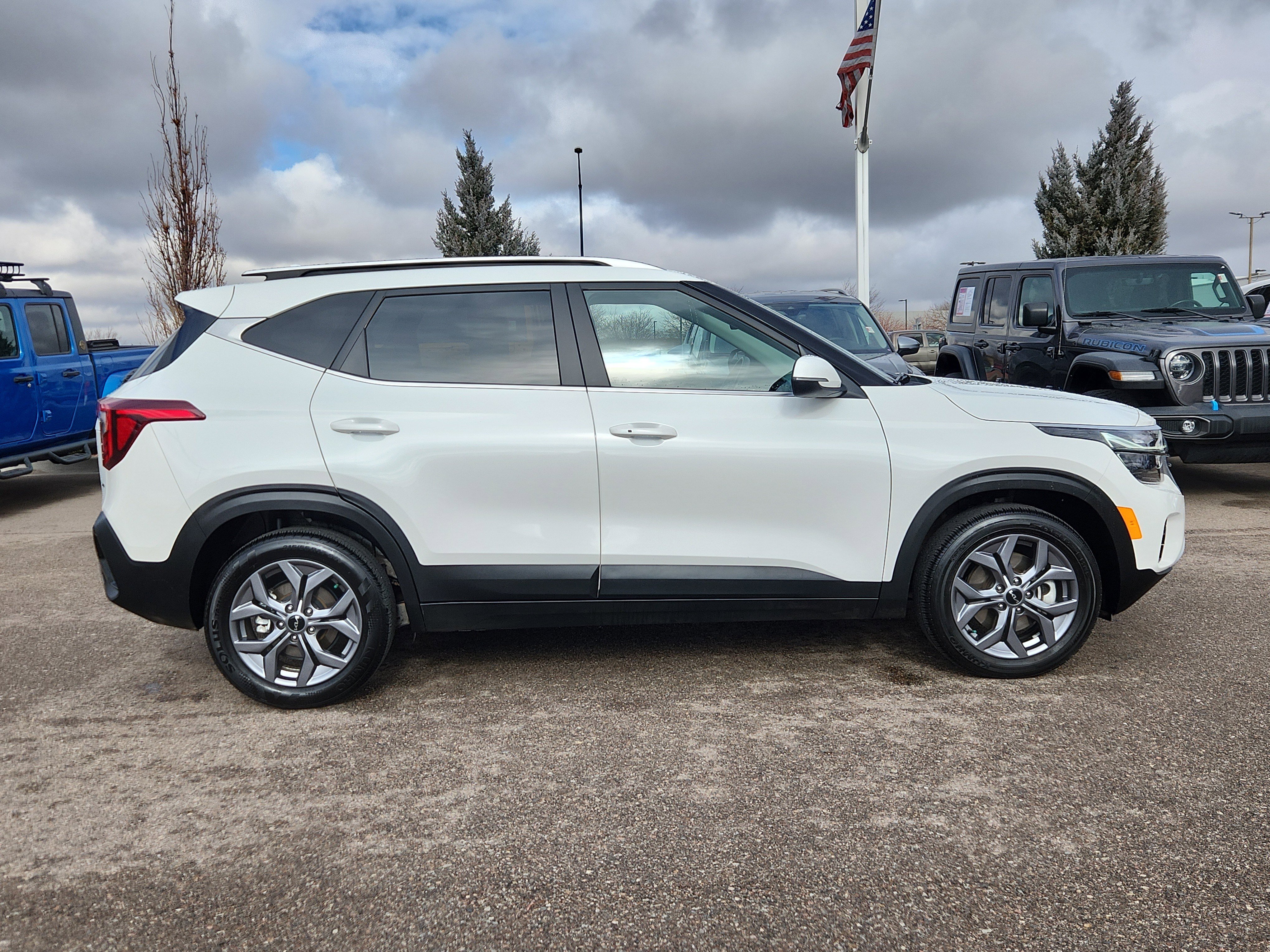 Used 2024 Kia Seltos S image 2