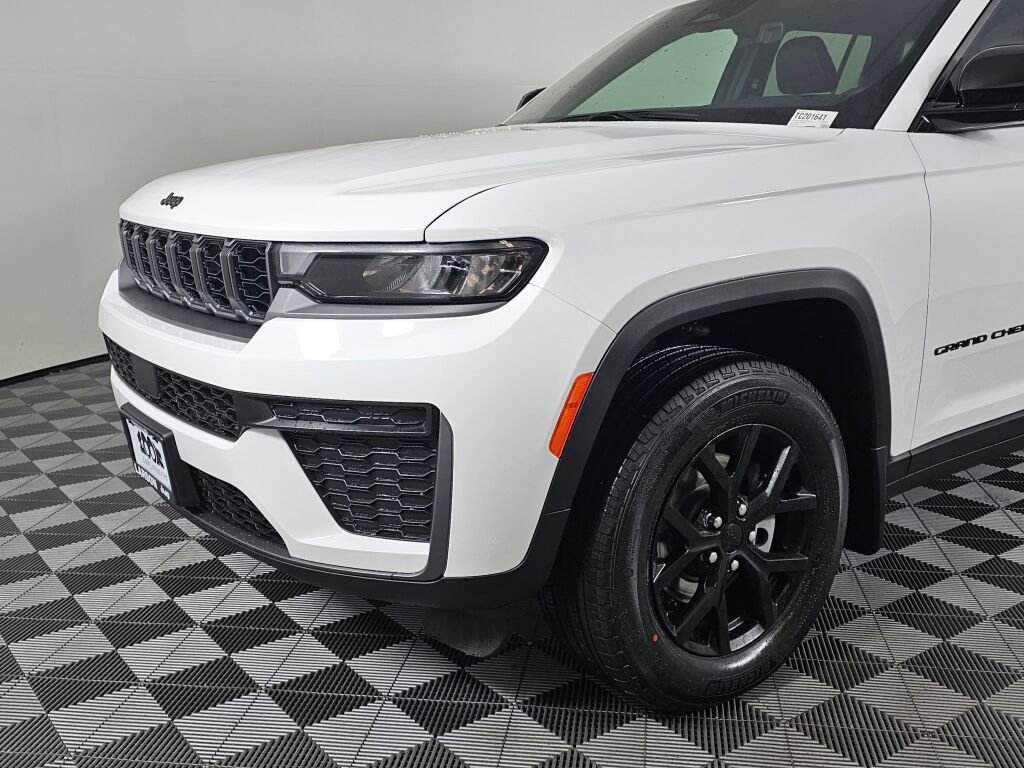 New 2026 Jeep Grand Cherokee Altitude image 11