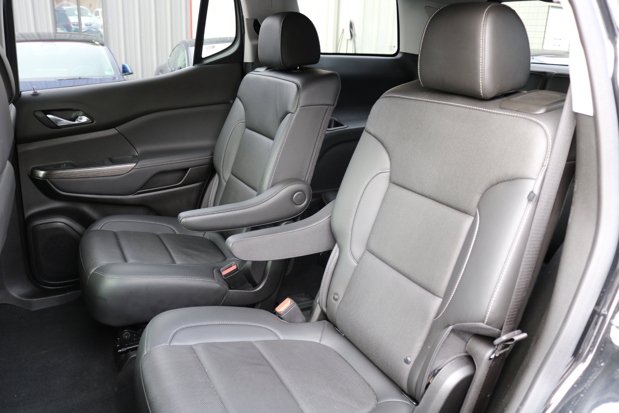 Used 2023 GMC Acadia SLT image 29