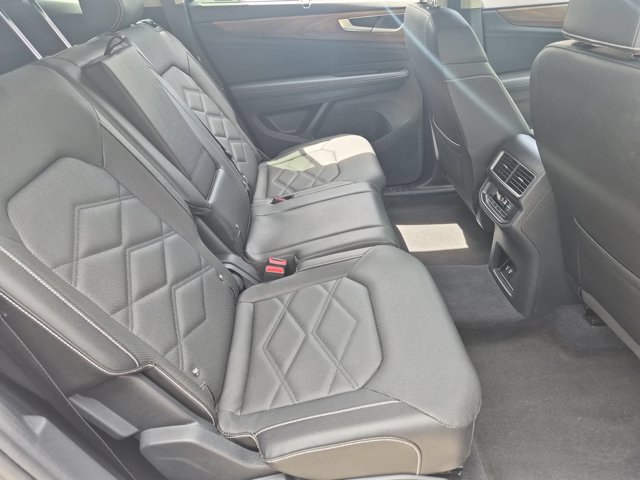 Used 2025 Volkswagen Atlas SE FWD image 30