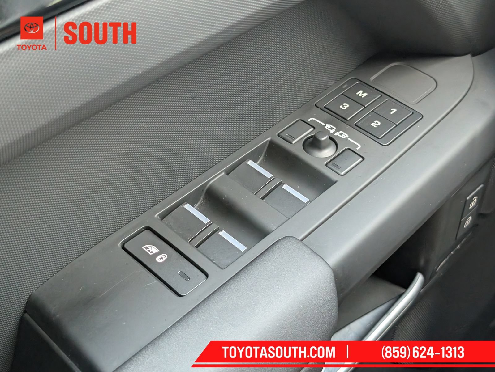 Used 2025 Land Rover Defender 110 S AWD/4WD image 27