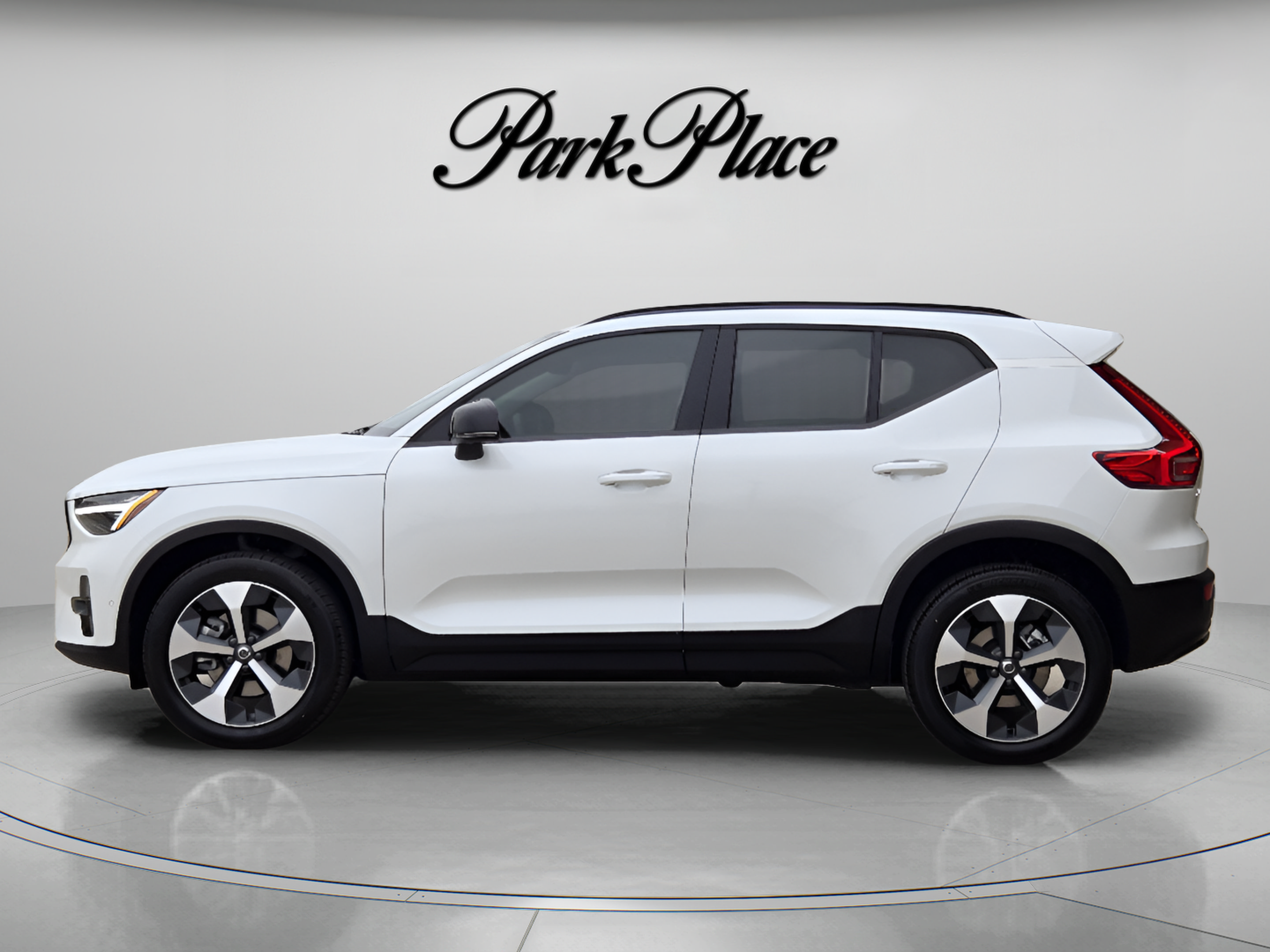 Used 2026 Volvo XC40 B5 Plus w/ Protection Package Premier AWD/4WD image 2
