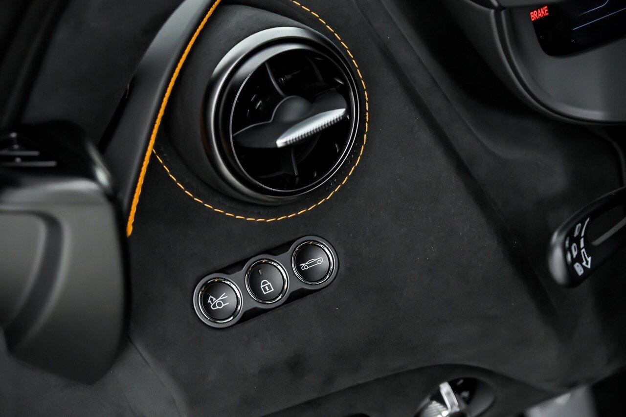 Used 2024 McLaren 750S Spider RWD image 25