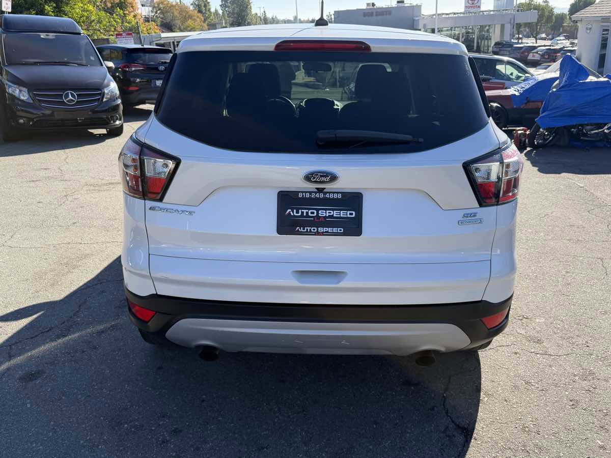 Used 2017 Ford Escape SE image 5