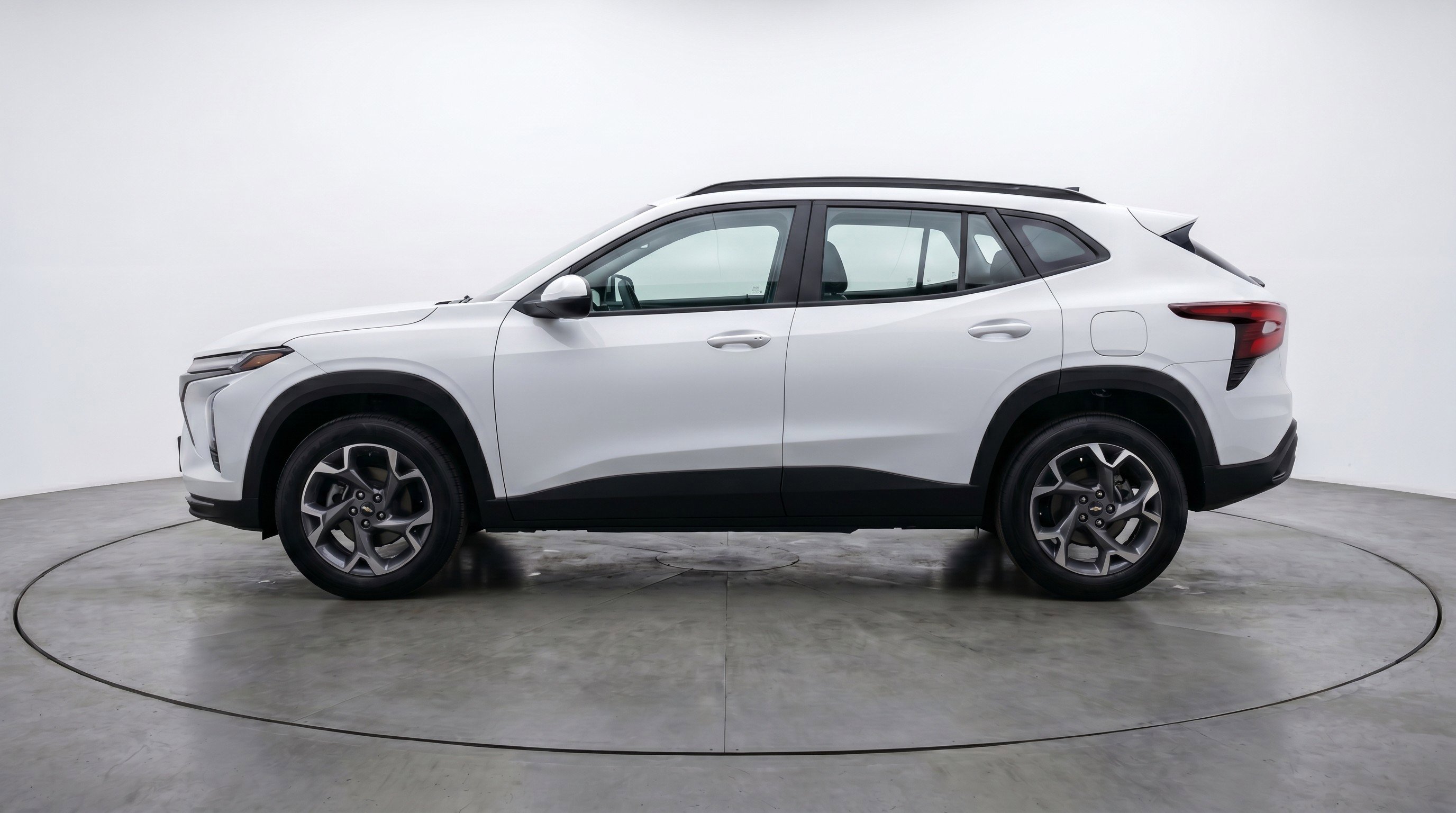 Used 2025 Chevrolet Trax LT FWD image 5
