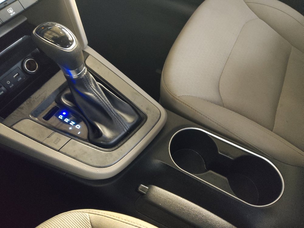 Used 2018 Hyundai Elantra SE image 26