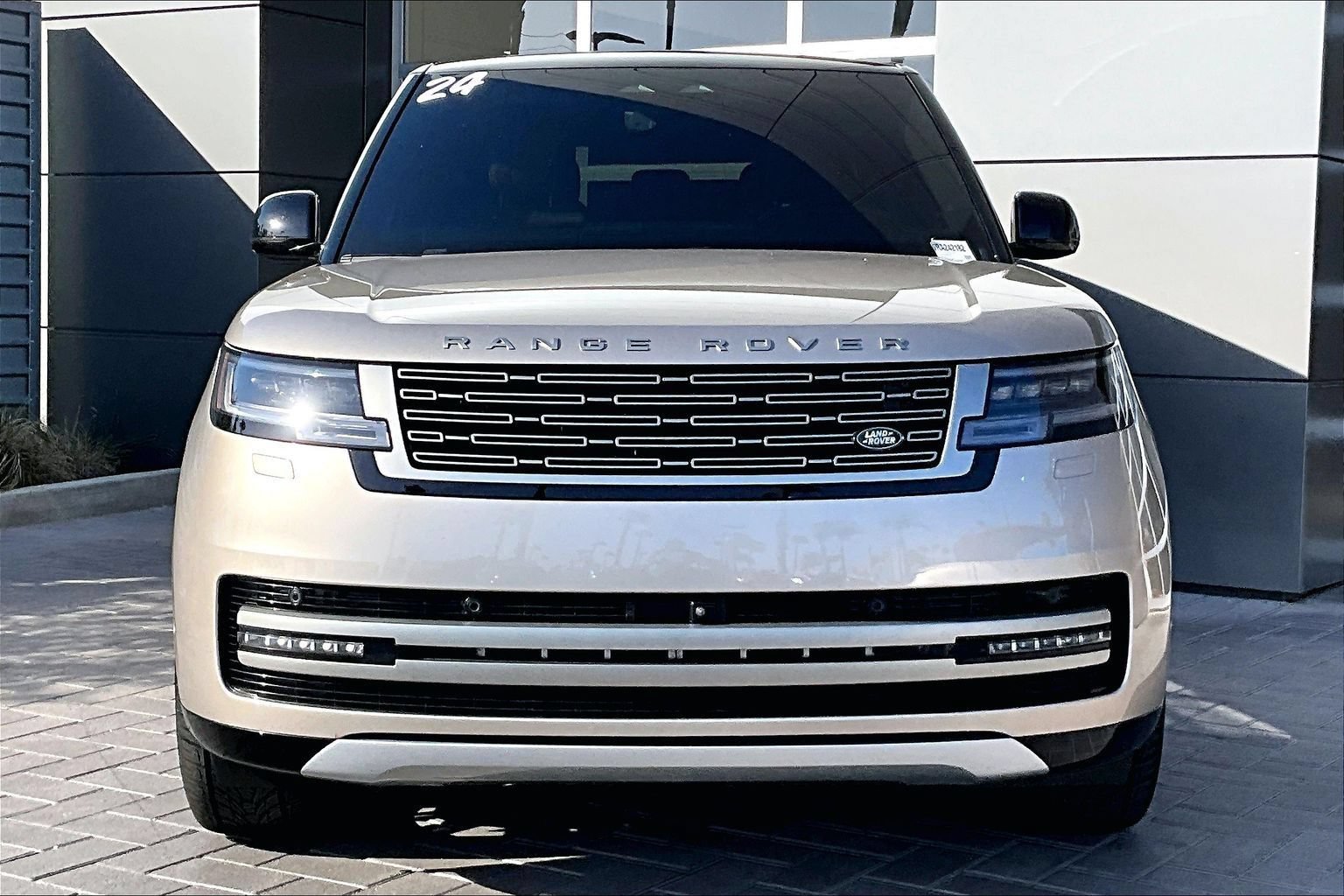 Certified 2024 Land Rover Range Rover SE AWD/4WD image 2