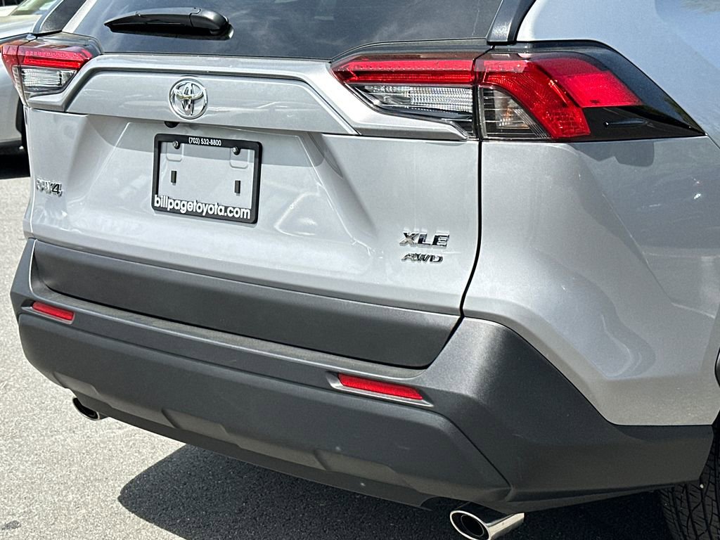 Used 2025 Toyota RAV4 XLE w/ Convenience Package image 5