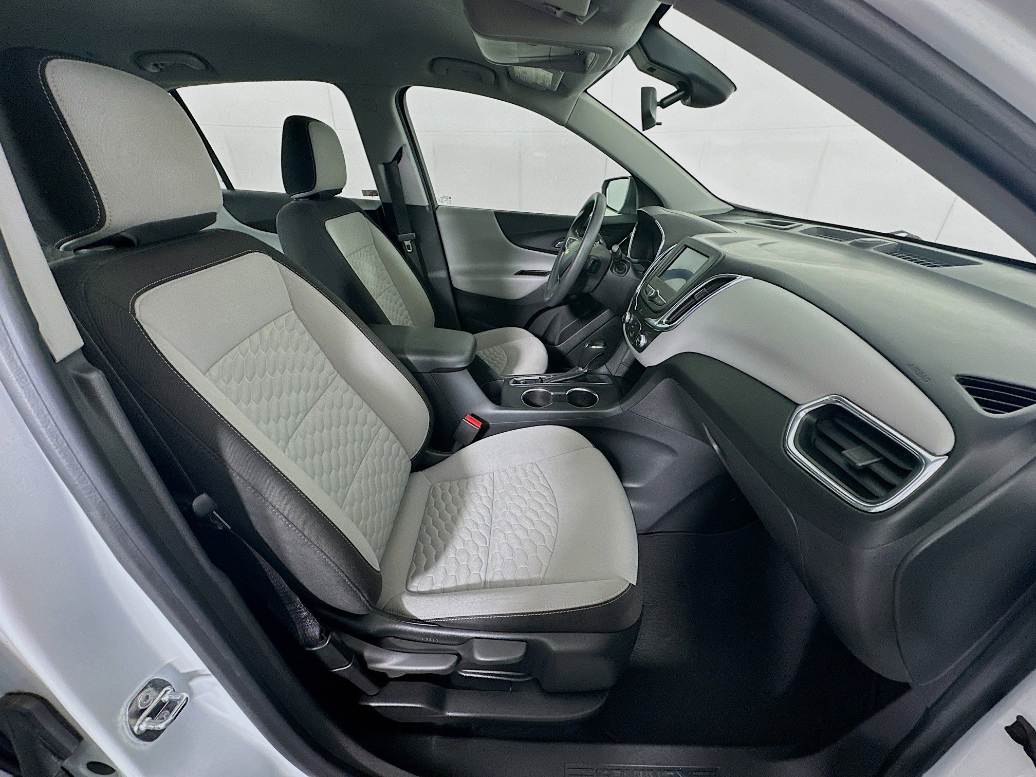 Used 2020 Chevrolet Equinox LS FWD image 30