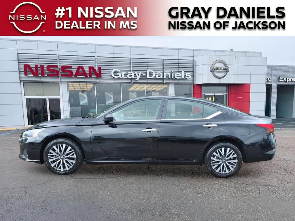 Used 2025 Nissan Altima 2.5 SV AWD/4WD image 6