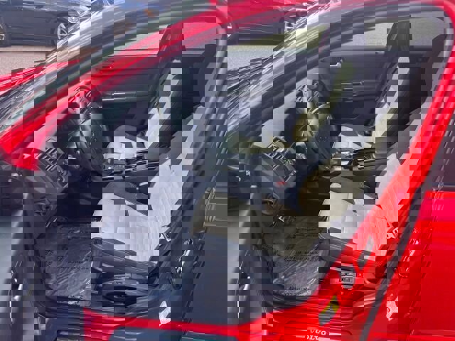 Used 2010 Volvo S40 T5 R-Design image 9