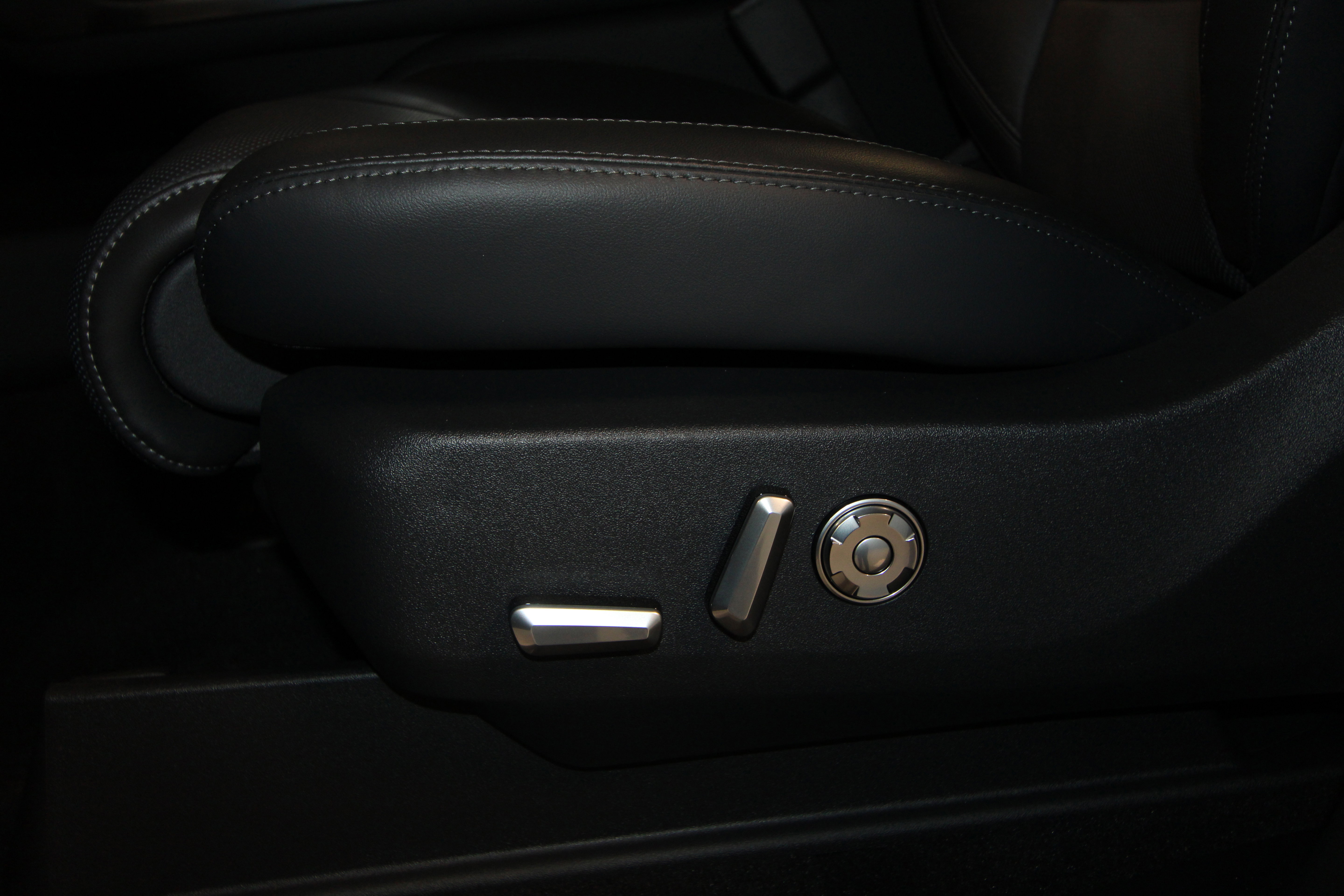 New 2025 Lincoln Navigator Reserve w/ Jet Appearance Package image 7