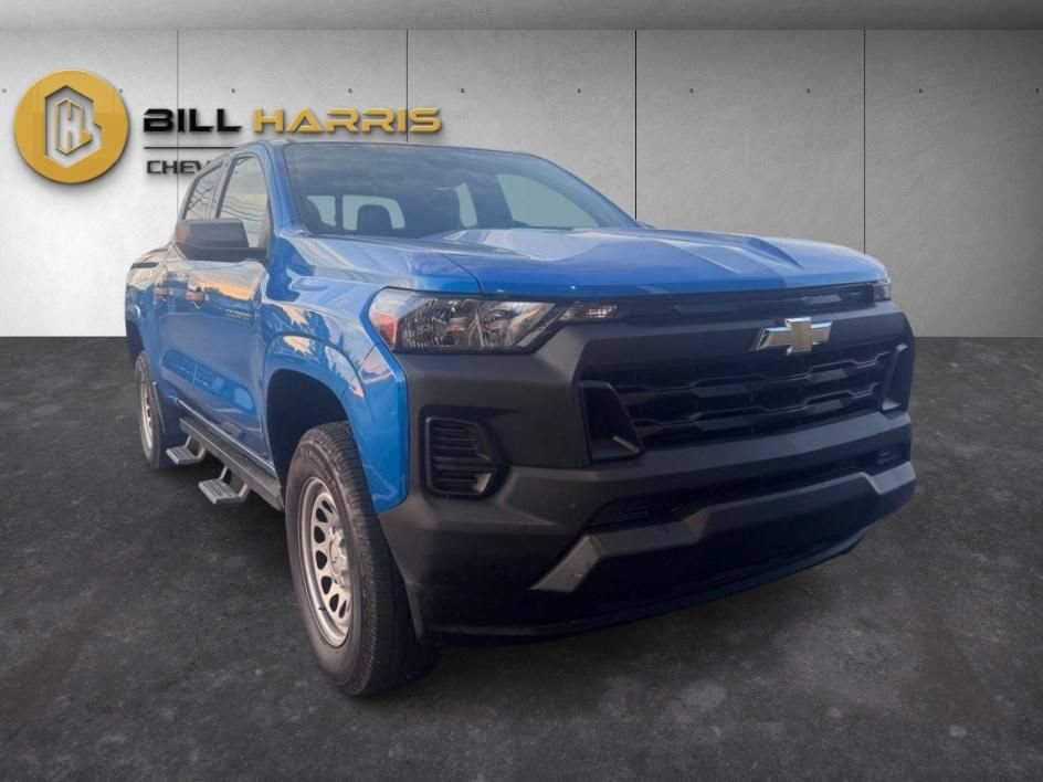 Used 2023 Chevrolet Colorado W/T AWD/4WD image 3