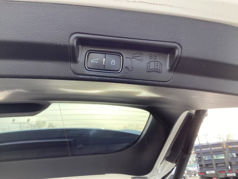 Used 2021 Ford Explorer XLT w/ Equipment Group 202A image 11