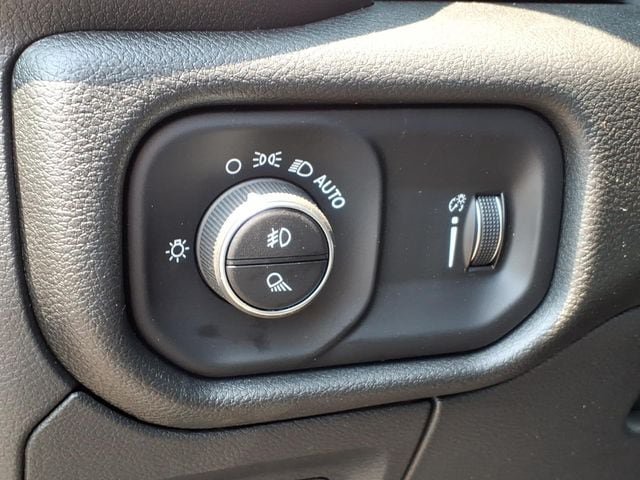 New 2026 RAM 1500 Express AWD/4WD image 17