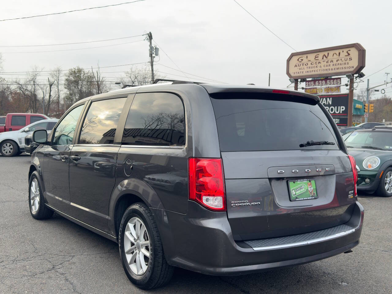 Used 2018 Dodge Grand Caravan SXT image 4