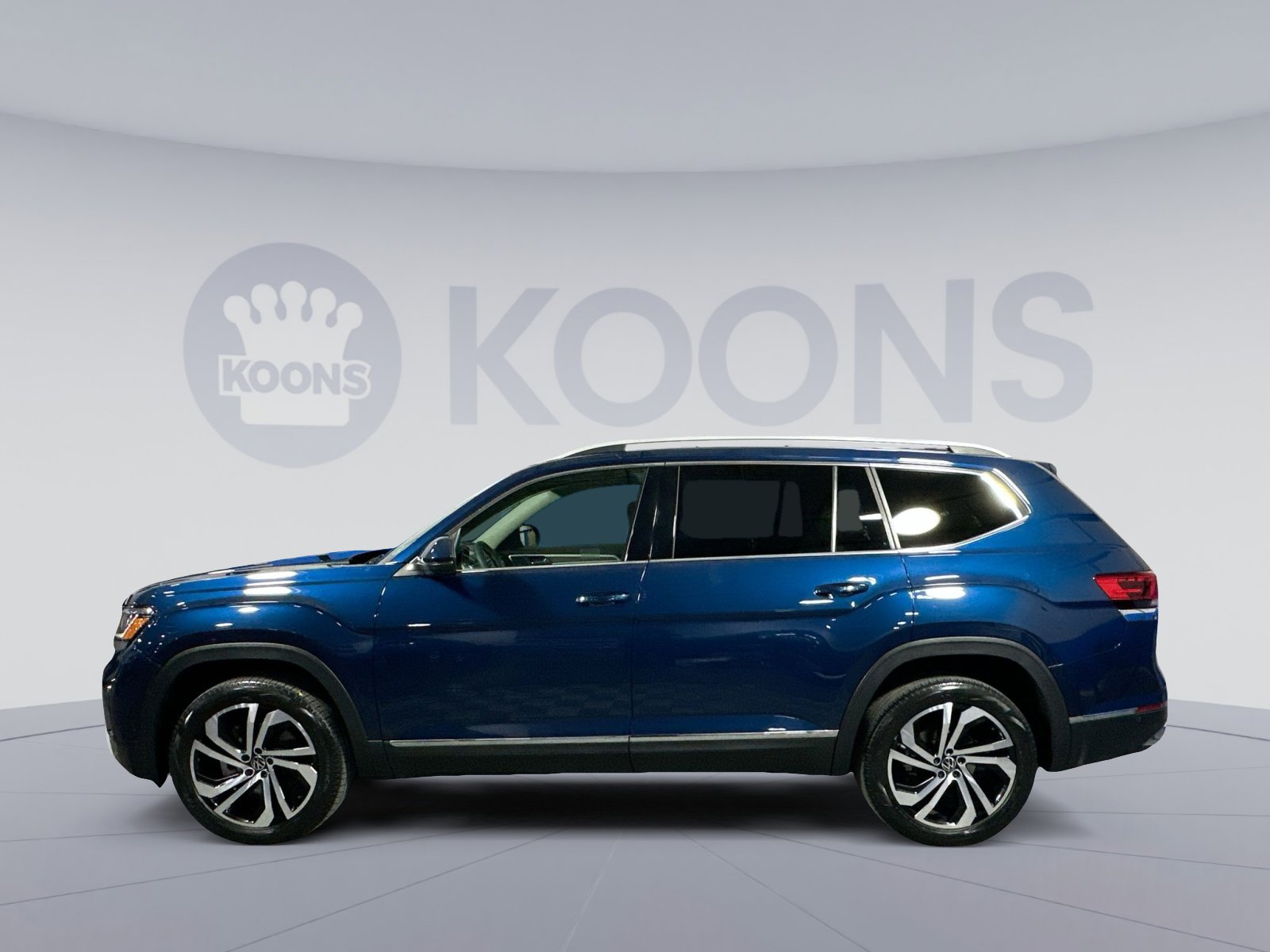 Used 2021 Volkswagen Atlas SEL Premium image 2