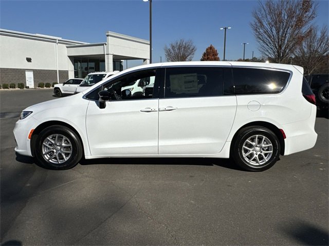 New 2026 Chrysler Pacifica Select image 10