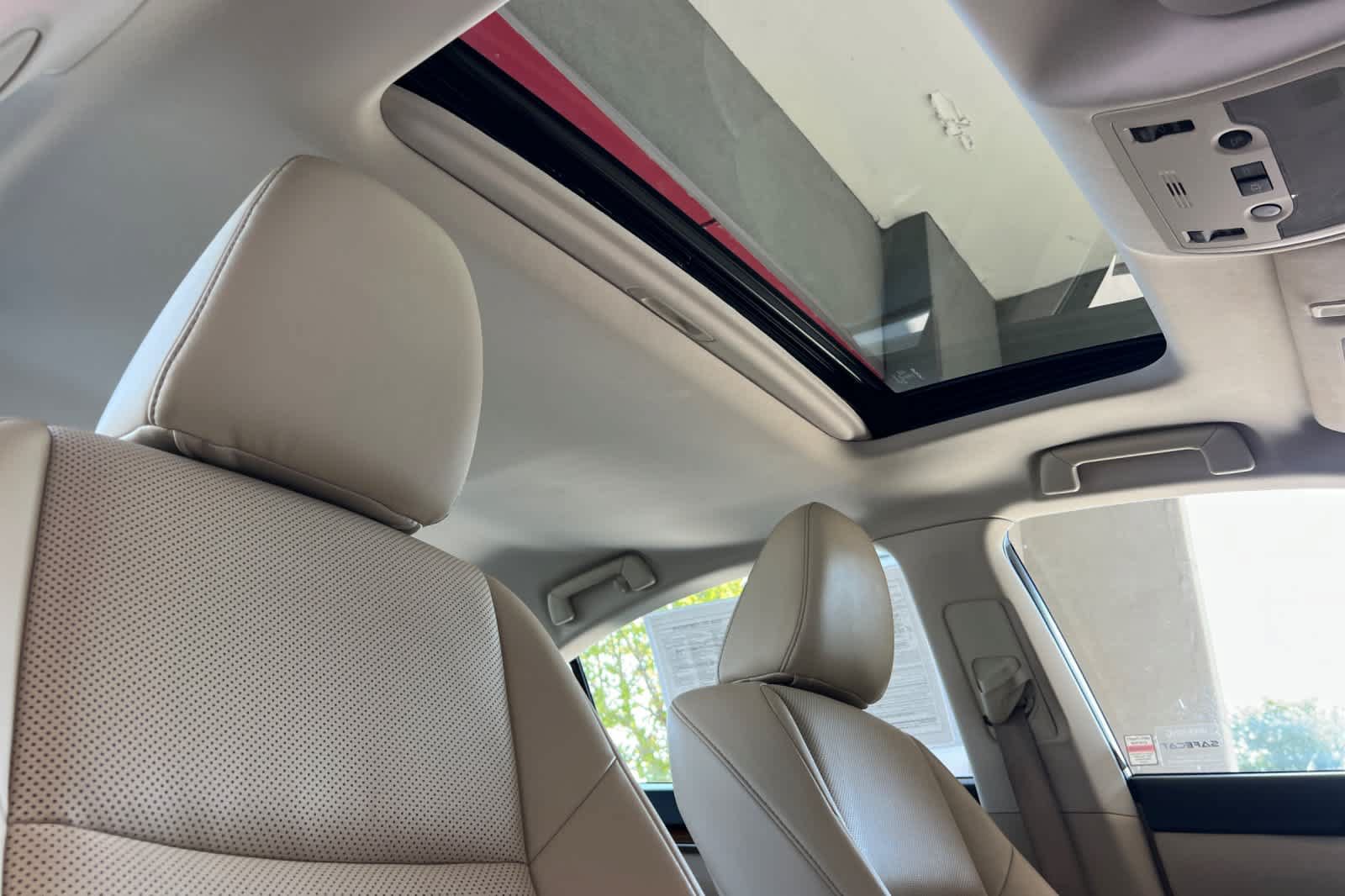 Used 2014 Lexus ES 300h w/ Premium Package w/Bamboo Trim FWD image 17