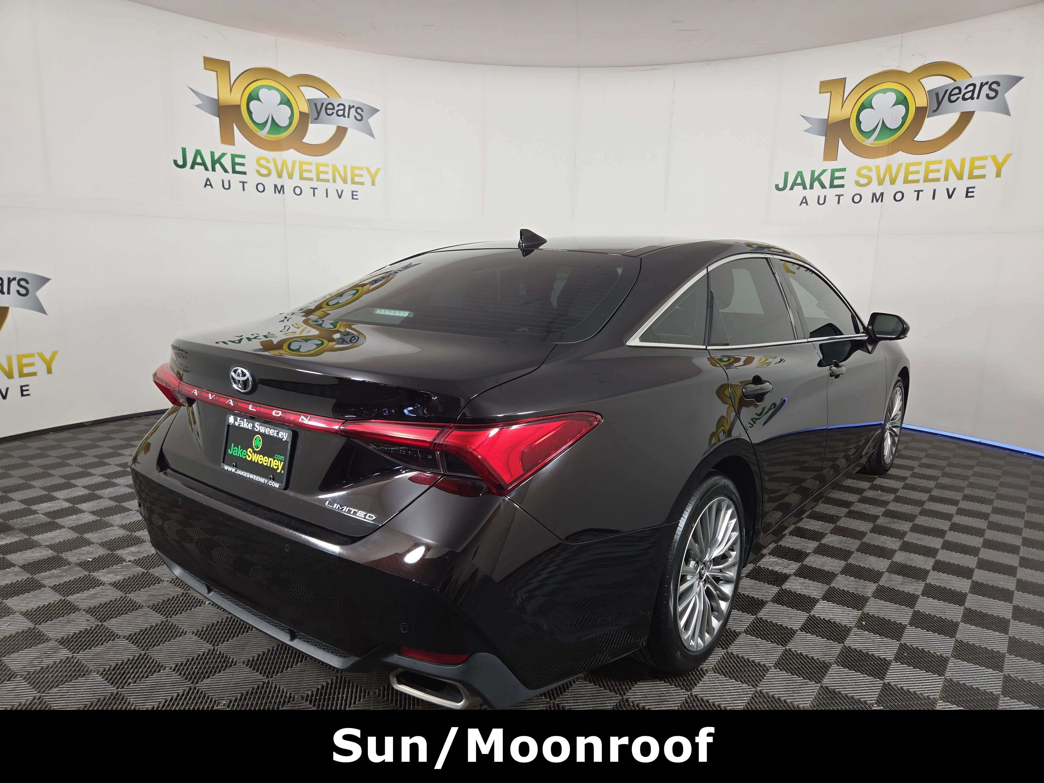 Used 2019 Toyota Avalon Limited image 9