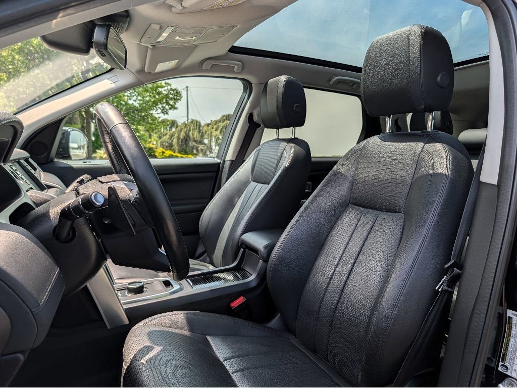 Used 2018 Land Rover Discovery Sport HSE AWD/4WD image 15