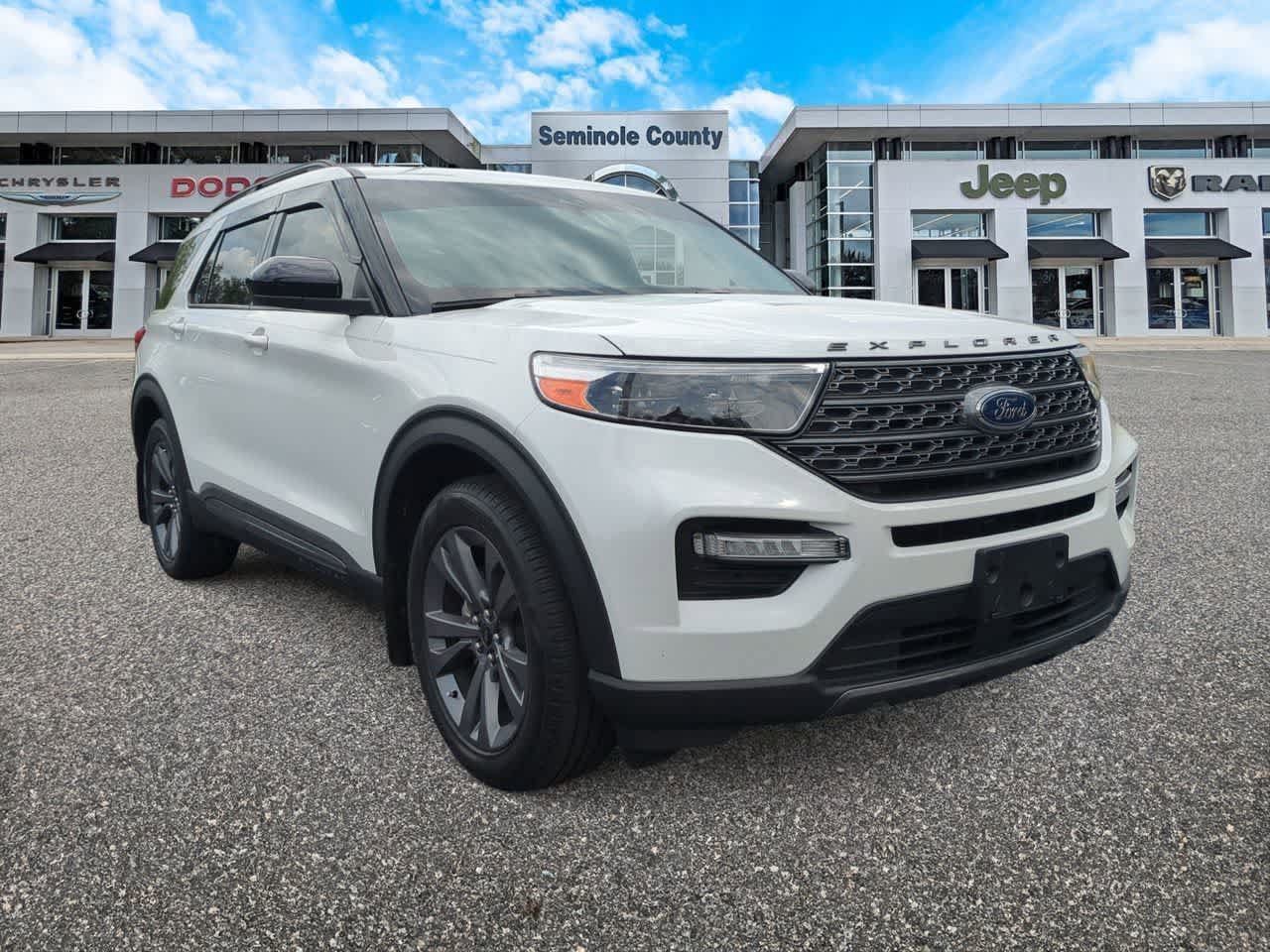 Used 2023 Ford Explorer XLT w/ Equipment Group 202A RWD image 2