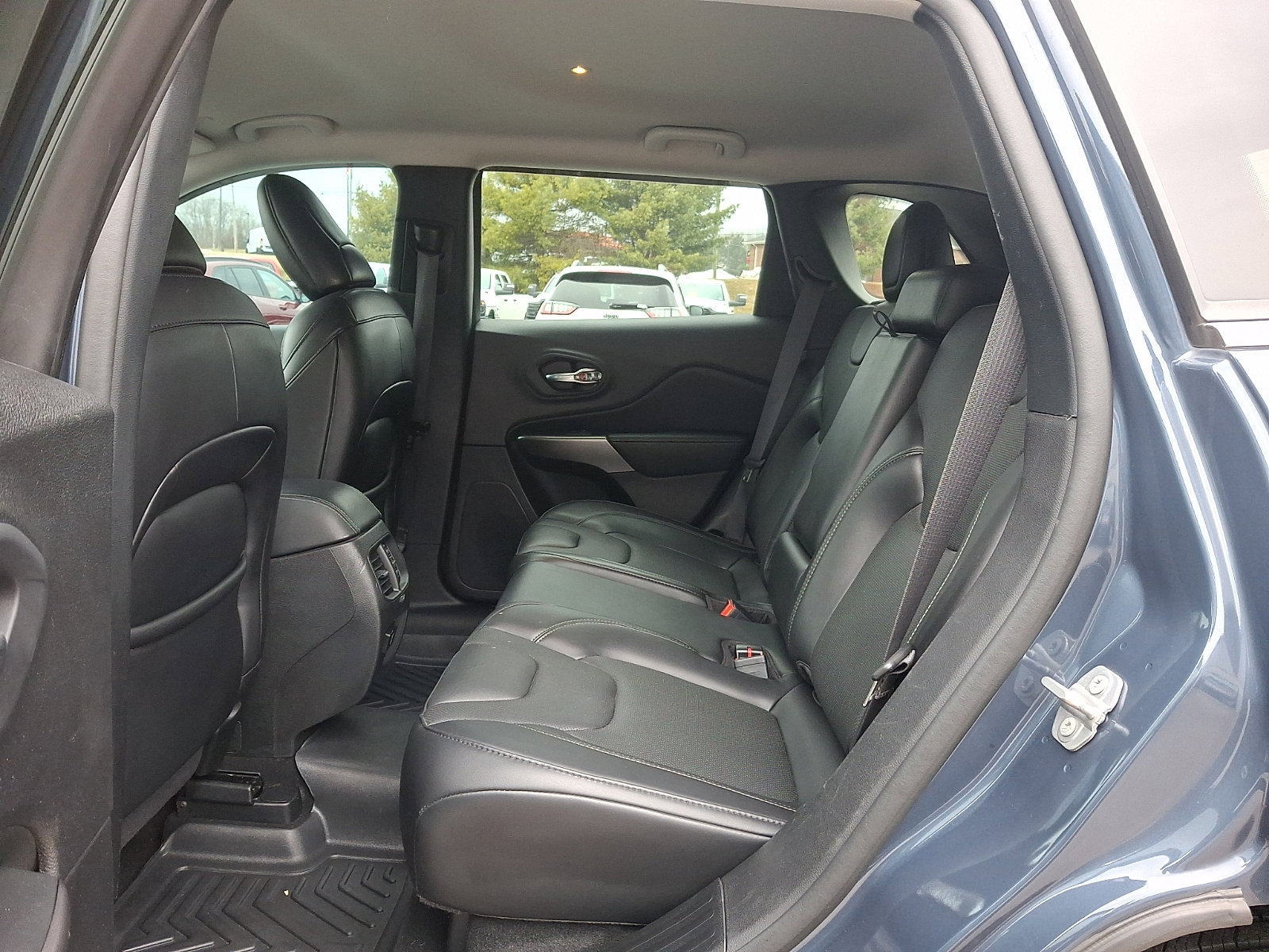 Used 2021 Jeep Cherokee Latitude Lux w/ Comfort/Convenience Group image 11