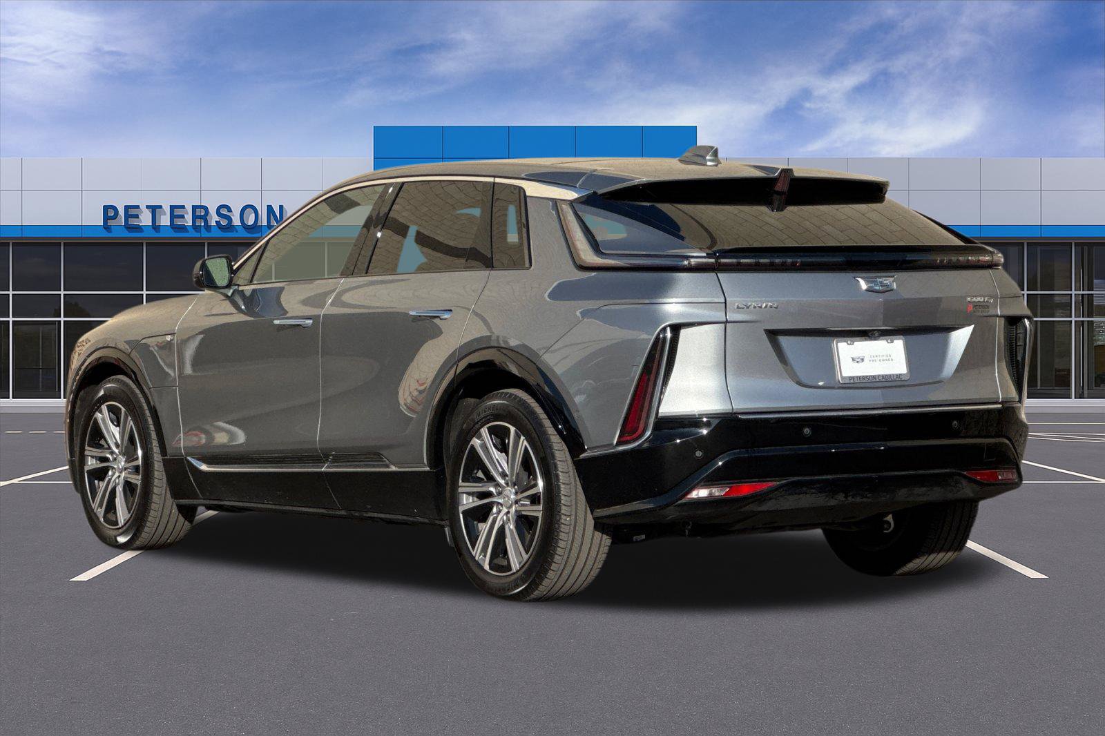 Used 2024 Cadillac Lyriq Luxury AWD/4WD image 6