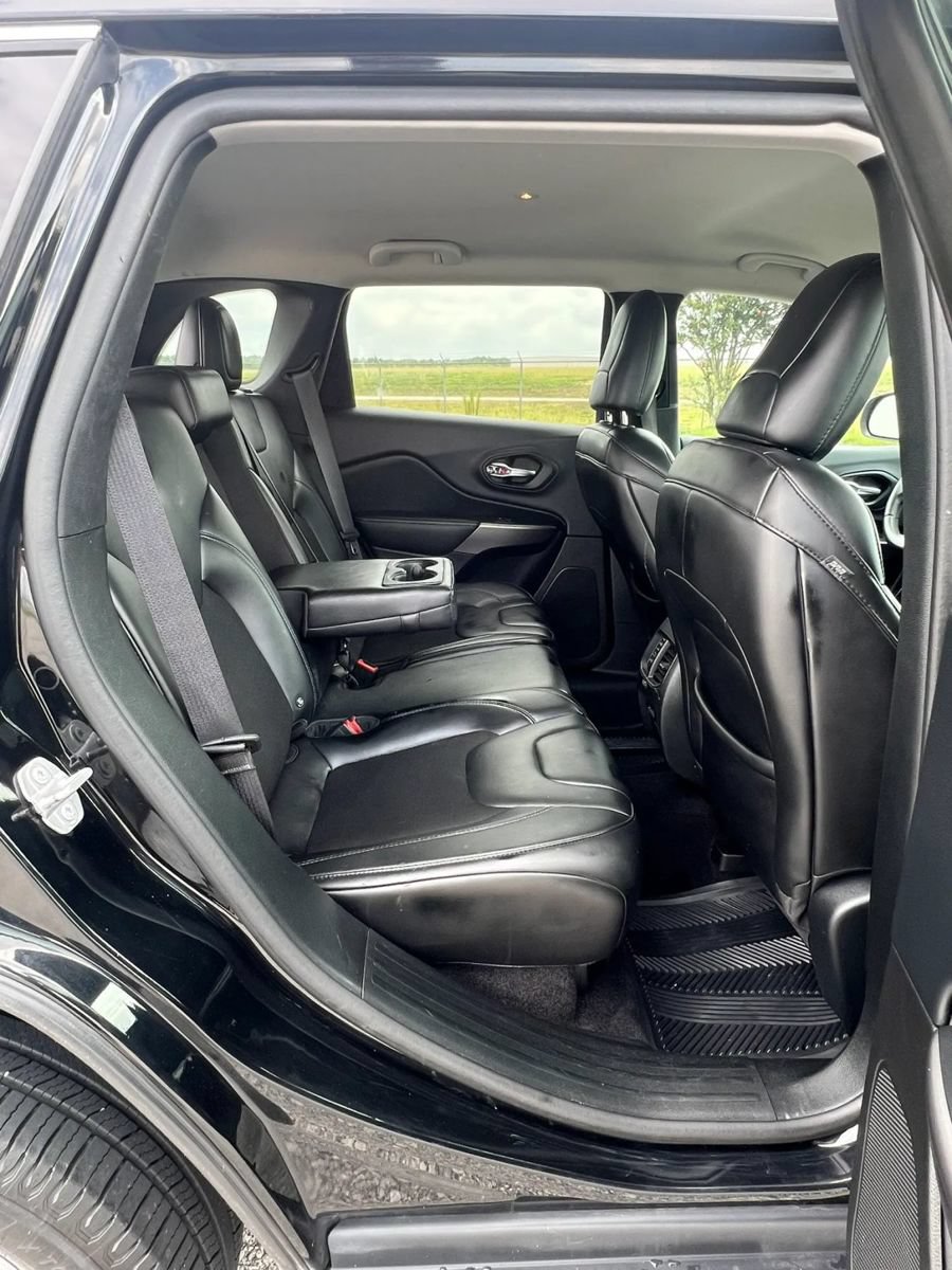 Used 2019 Jeep Cherokee Latitude Plus FWD image 15