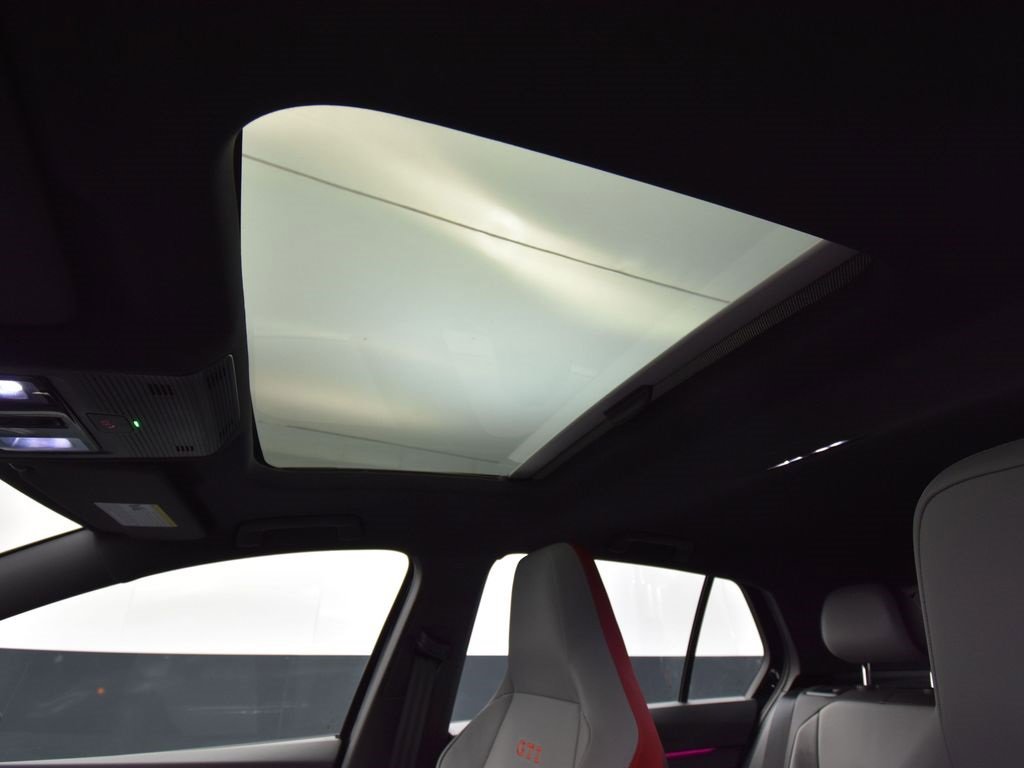 Used 2025 Volkswagen GTI SE image 11