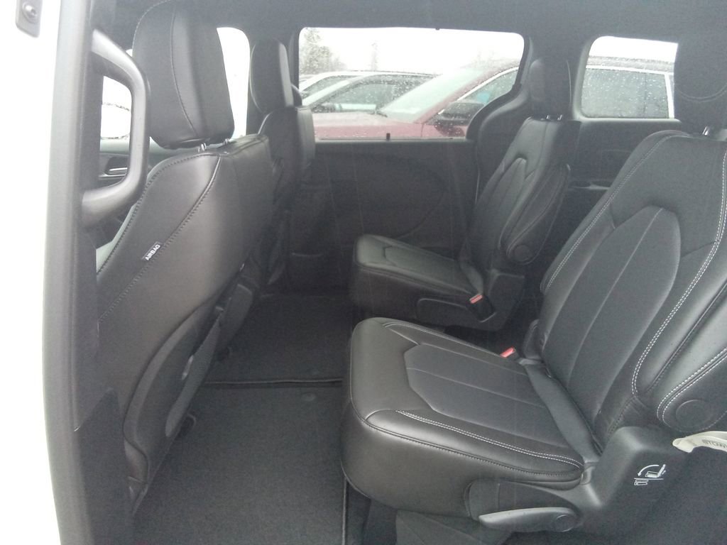 New 2026 Chrysler Pacifica Select w/ S Appearance Package image 23